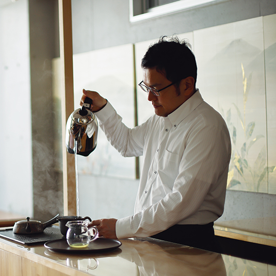 日本茶専門店「表参道 茶茶の間」の和多田喜氏